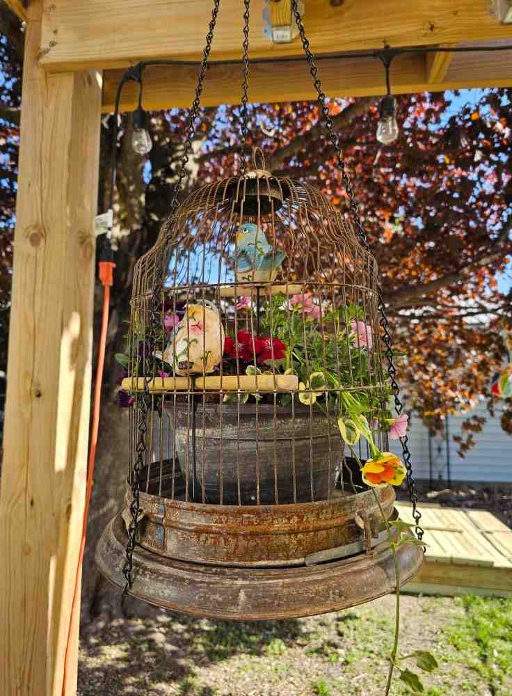 12 Antique Container Garden Ideas Vintage Charm for Any Space smallhometours.com 17