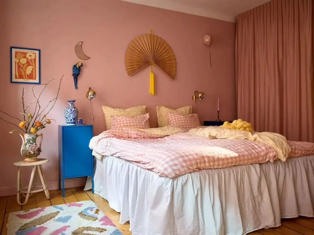 12 Pink Above Bed Decor Ideas to Instantly Elevate Your Bedroom smallhometours.com 10