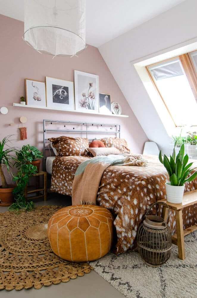 12 Pink Above Bed Decor Ideas to Instantly Elevate Your Bedroom smallhometours.com 10