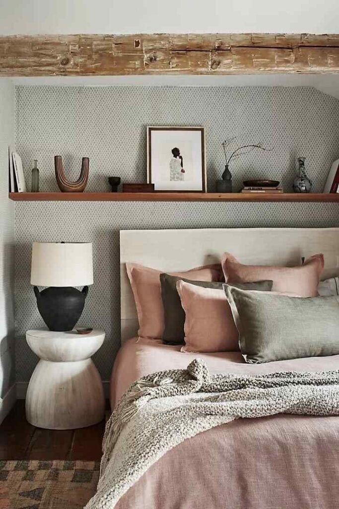 12 Pink Above Bed Decor Ideas to Instantly Elevate Your Bedroom smallhometours.com 12