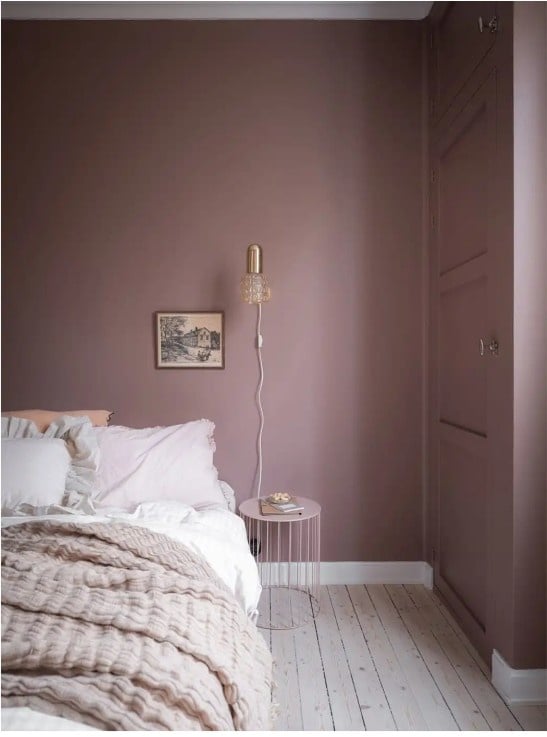12 Pink Above Bed Decor Ideas to Instantly Elevate Your Bedroom smallhometours.com 13
