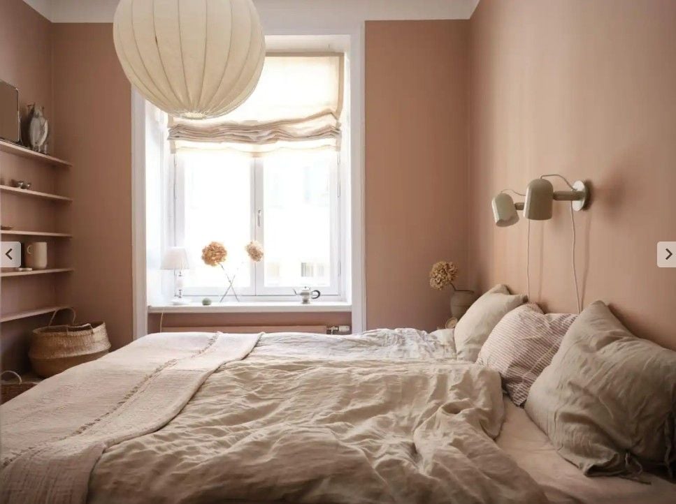 12 Pink Above Bed Decor Ideas to Instantly Elevate Your Bedroom smallhometours.com 14