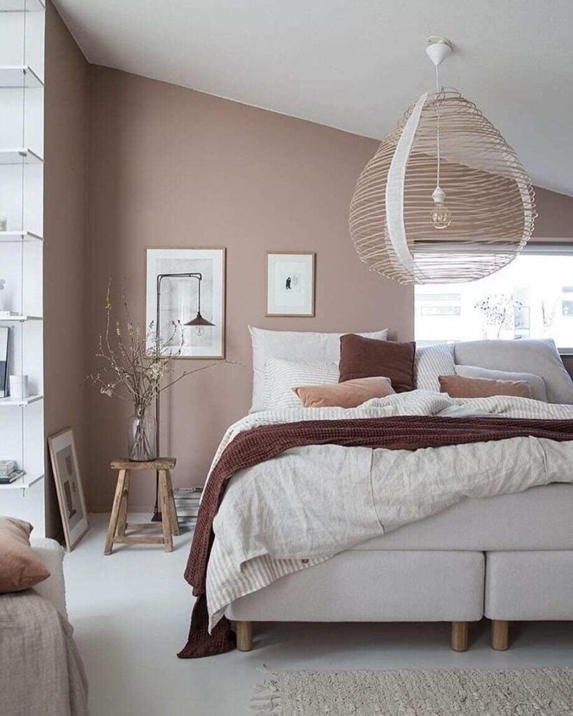 12 Pink Above Bed Decor Ideas to Instantly Elevate Your Bedroom smallhometours.com 18