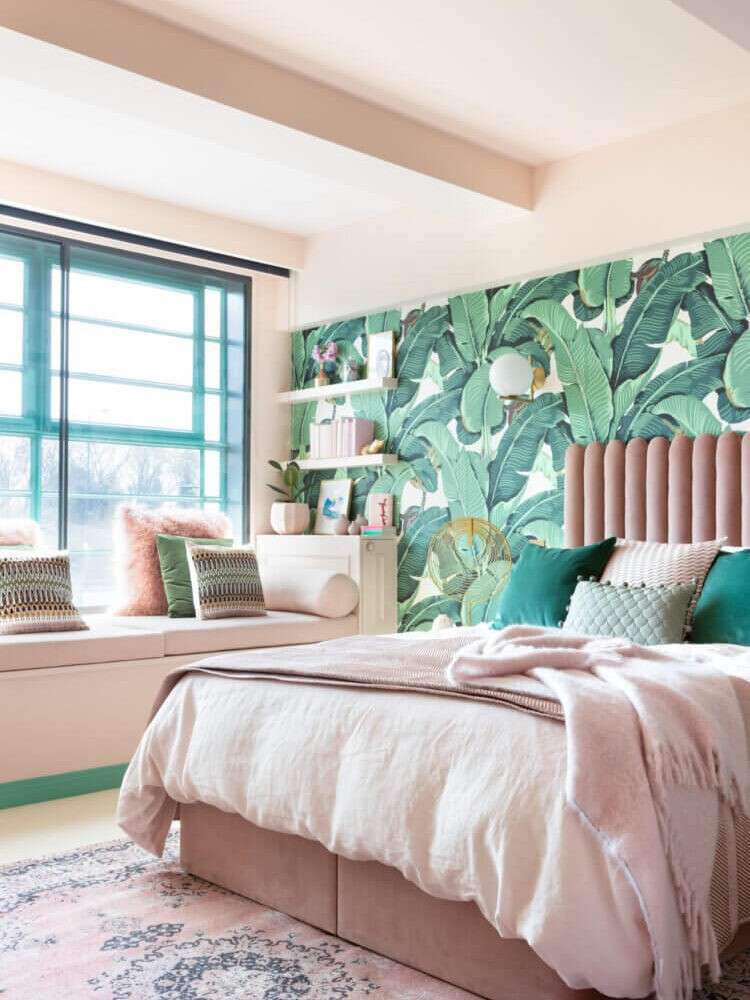 12 Pink Above Bed Decor Ideas to Instantly Elevate Your Bedroom smallhometours.com 21