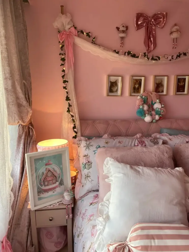 12 Pink Above Bed Decor Ideas to Instantly Elevate Your Bedroom smallhometours.com 4