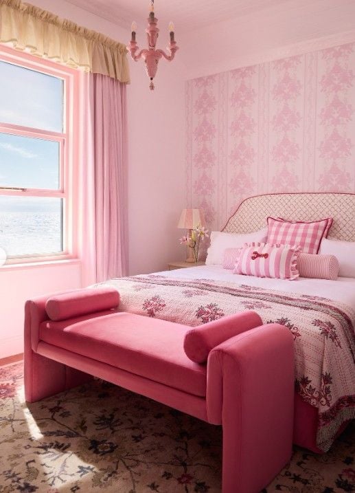 12 Pink Above Bed Decor Ideas to Instantly Elevate Your Bedroom smallhometours.com 4