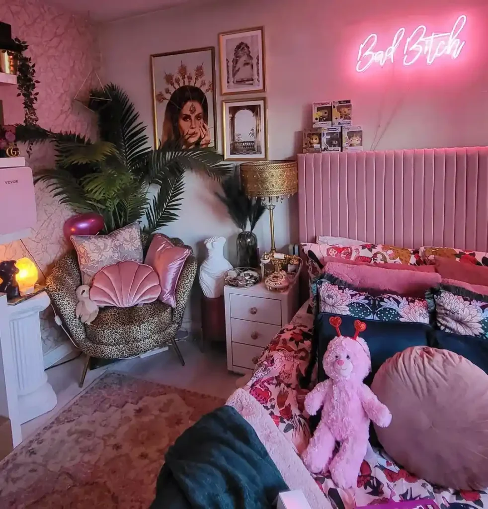 12 Pink Above Bed Decor Ideas to Instantly Elevate Your Bedroom smallhometours.com 6