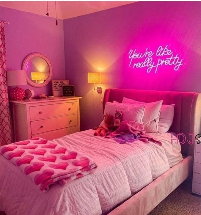 12 Pink Above Bed Decor Ideas to Instantly Elevate Your Bedroom smallhometours.com 6