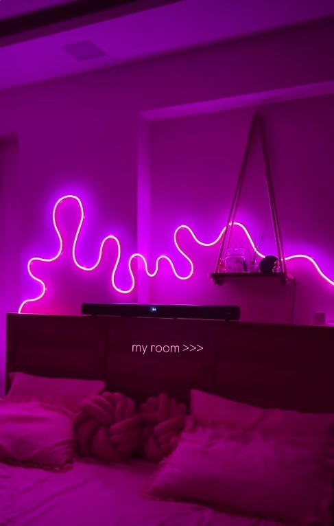 12 Pink Above Bed Decor Ideas to Instantly Elevate Your Bedroom smallhometours.com 7