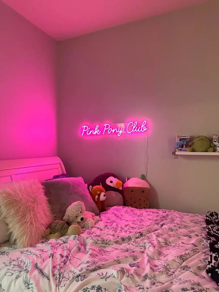 12 Pink Above Bed Decor Ideas to Instantly Elevate Your Bedroom smallhometours.com 8