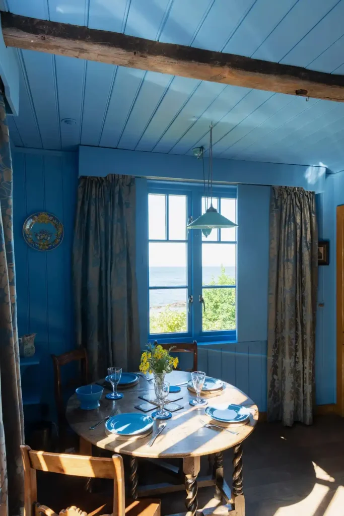 Scottish Highlands Home Decor and House Interior Ideas smallhometours.com 11