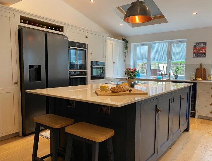 12 L Shaped Kitchen with Island Layout Ideas smallhometours.com 16