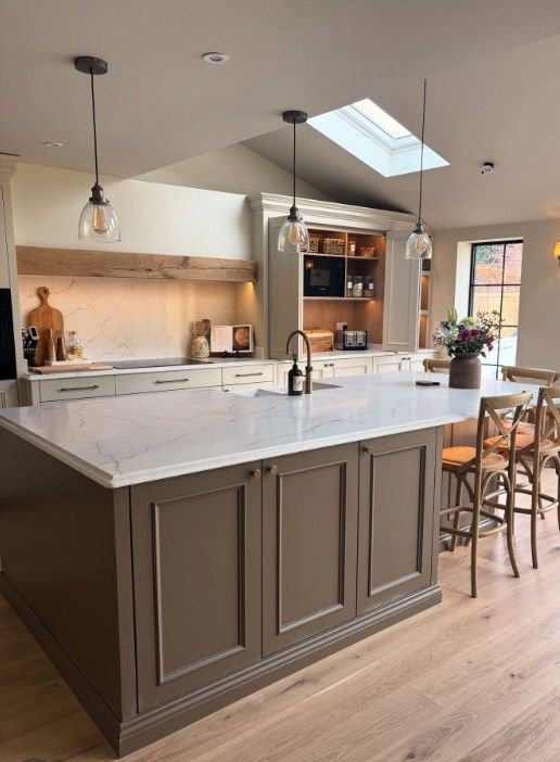 12 L Shaped Kitchen with Island Layout Ideas smallhometours.com 17