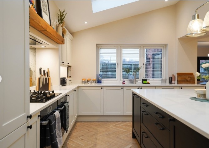 12 L Shaped Kitchen with Island Layout Ideas smallhometours.com 22