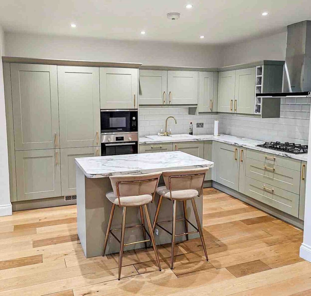 12 L Shaped Kitchen with Island Layout Ideas smallhometours.com 23 1