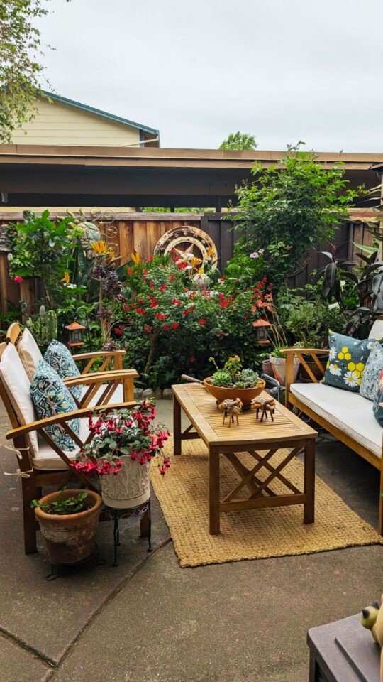 22 Boho Front Porch Ideas Create a Relaxed Free Spirited Welcome smallhometours.com 5