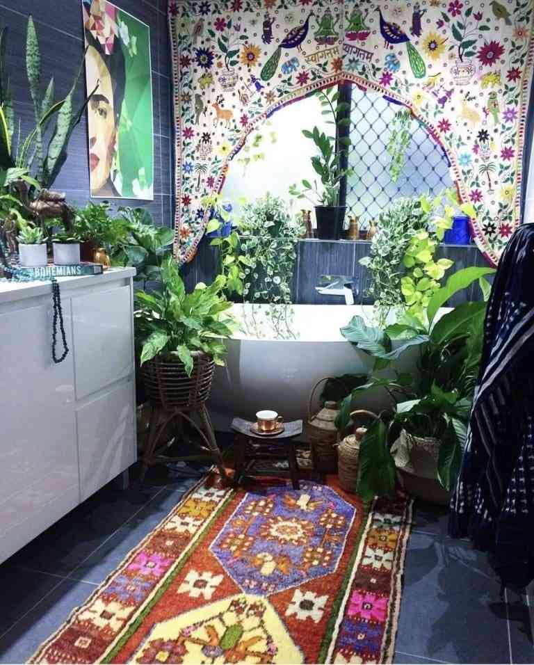 24 Boho Bathroom Ideas Create a Relaxed Soulful Space Youll Love smallhometours.com 3