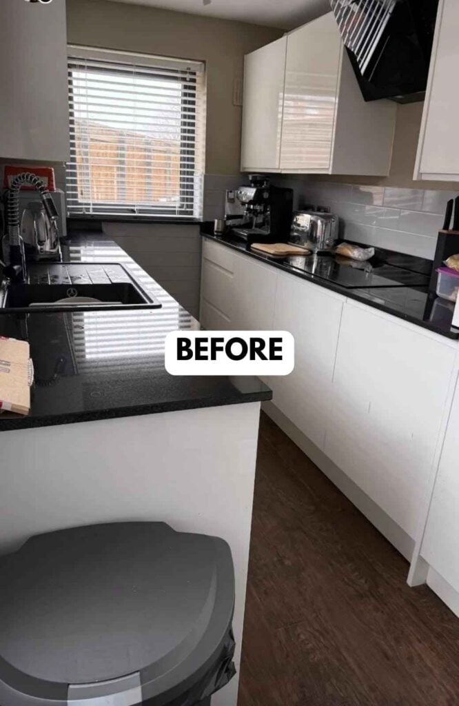 25 Kitchen Makeovers Before and After That Will Inspire Your Next Renovation smallhometours.com 1