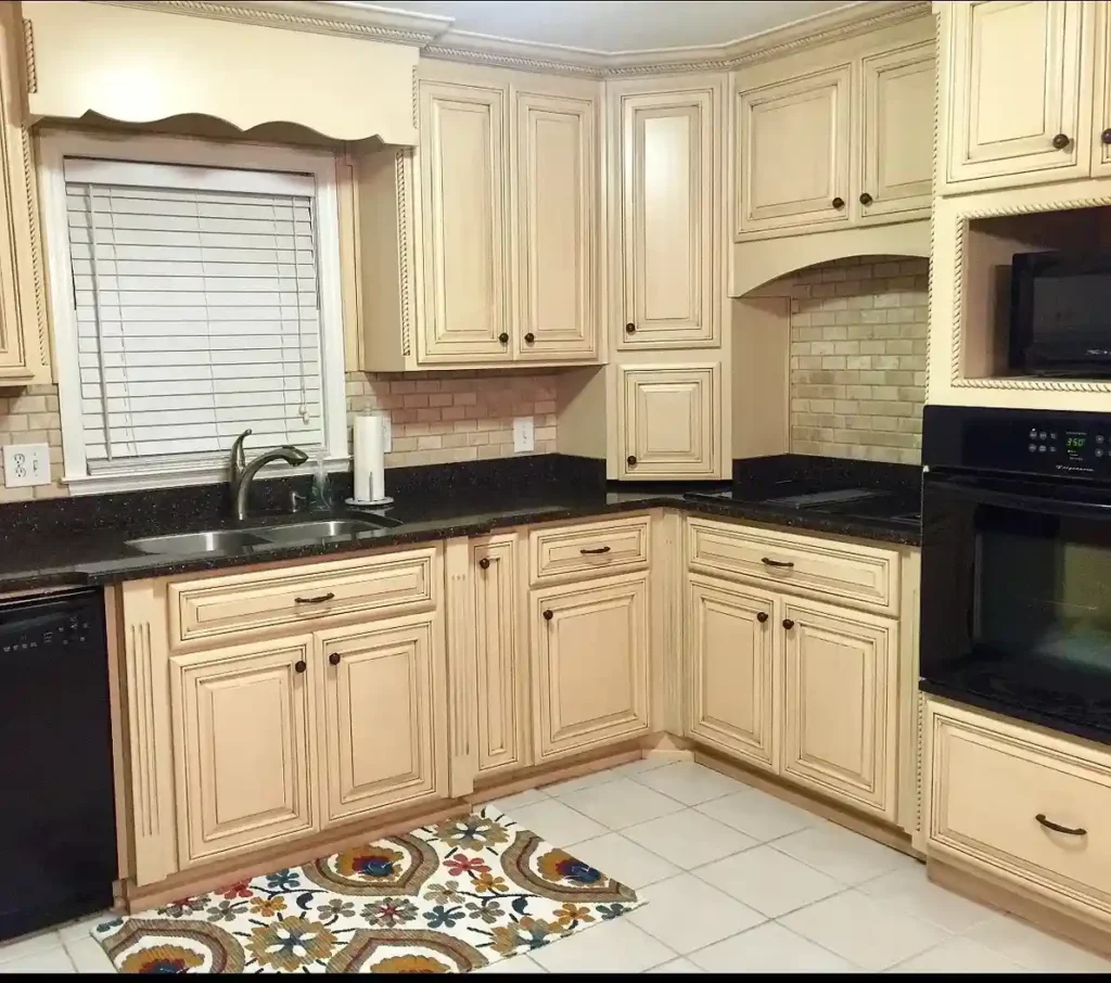 7 Best Cabinet Colors for Black Granite Countertops smallhometours.com 10 1