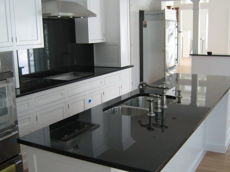 7 Best Cabinet Colors for Black Granite Countertops smallhometours.com 12