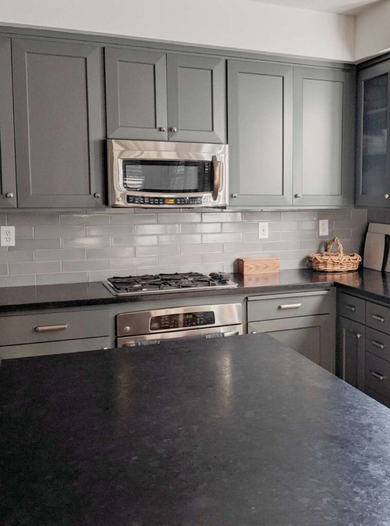 7 Best Cabinet Colors for Black Granite Countertops smallhometours.com 14
