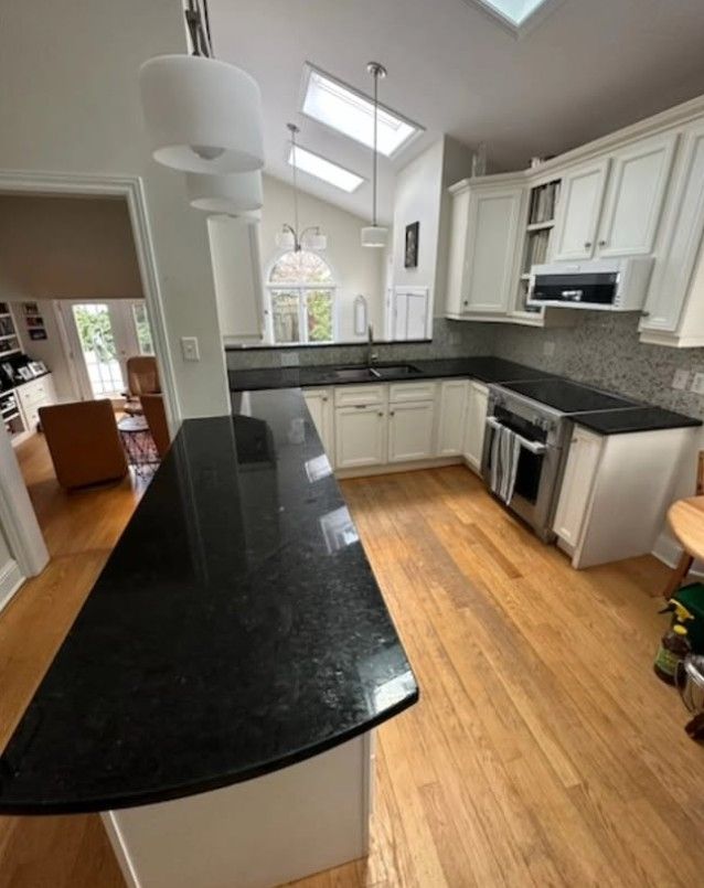 7 Best Cabinet Colors for Black Granite Countertops smallhometours.com 21