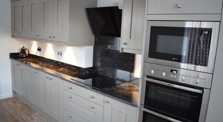 7 Best Cabinet Colors for Black Granite Countertops smallhometours.com 23