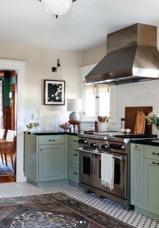 7 Best Cabinet Colors for Black Granite Countertops smallhometours.com 8