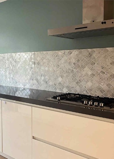 8 Best Backsplash for Black Granite Countertops smallhometours.com 9