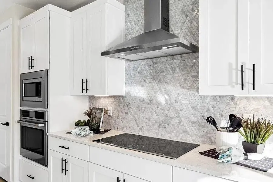 Best Kitchen Backsplash with White Cabinets smallhometours.com 16