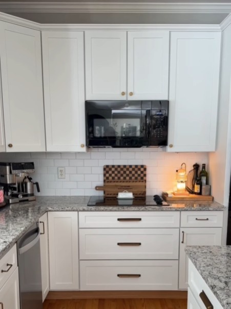 Best Kitchen Backsplash with White Cabinets smallhometours.com 19