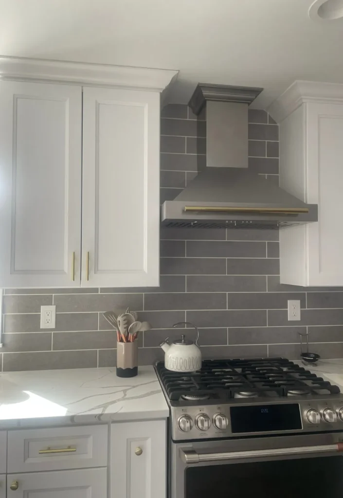 Best Kitchen Backsplash with White Cabinets smallhometours.com 4