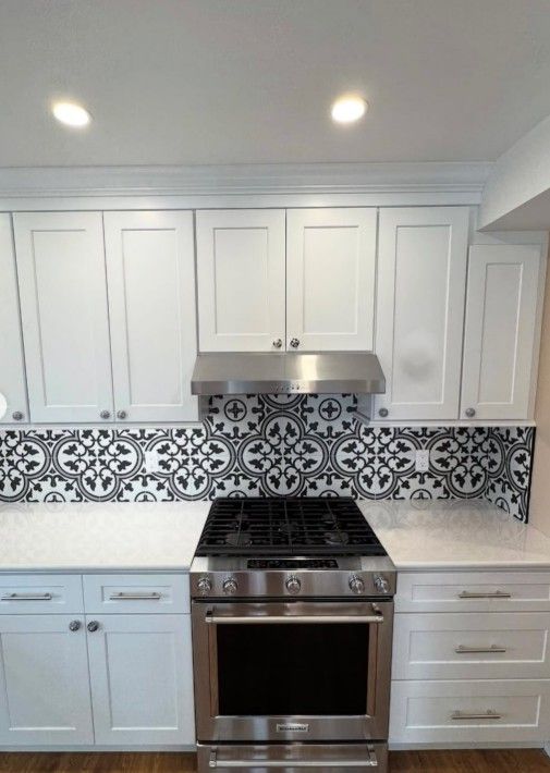 Best Kitchen Backsplash with White Cabinets smallhometours.com 8