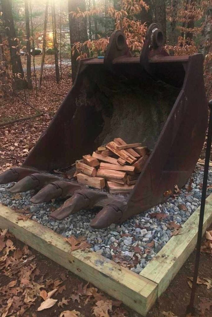 20 Simple DIY Backyard Fire Pit Ideas on a Budget No Fancy Tools Needed smallhometours.com 13