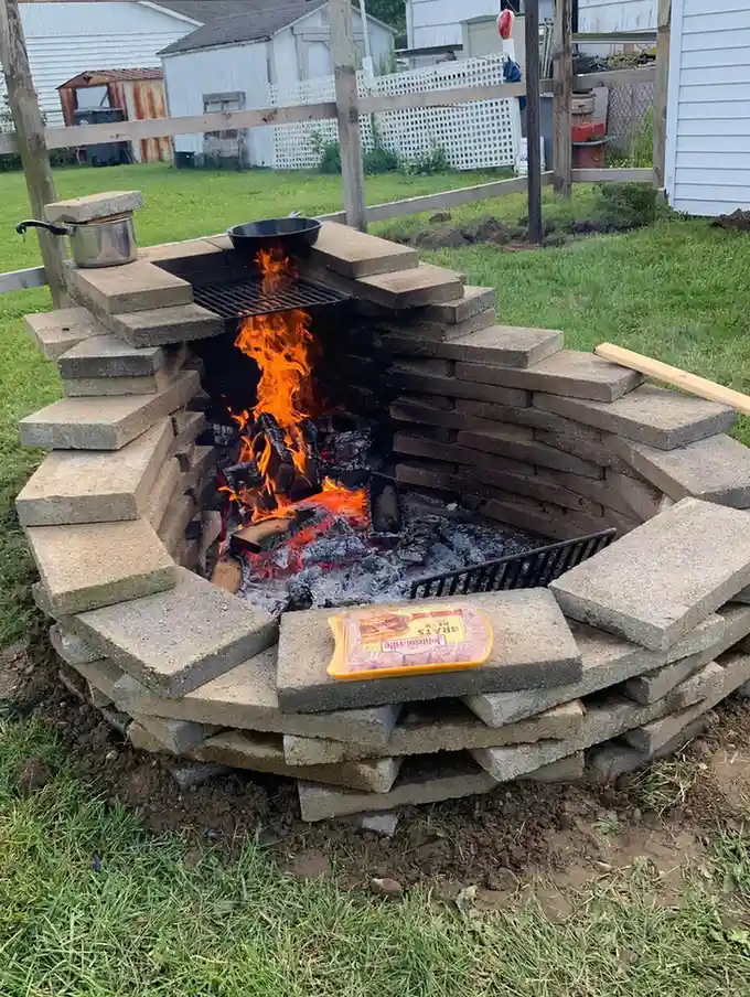 25 Simple DIY Backyard Fire Pit Ideas on a Budget No Fancy Tools Needed smallhometours.com 4