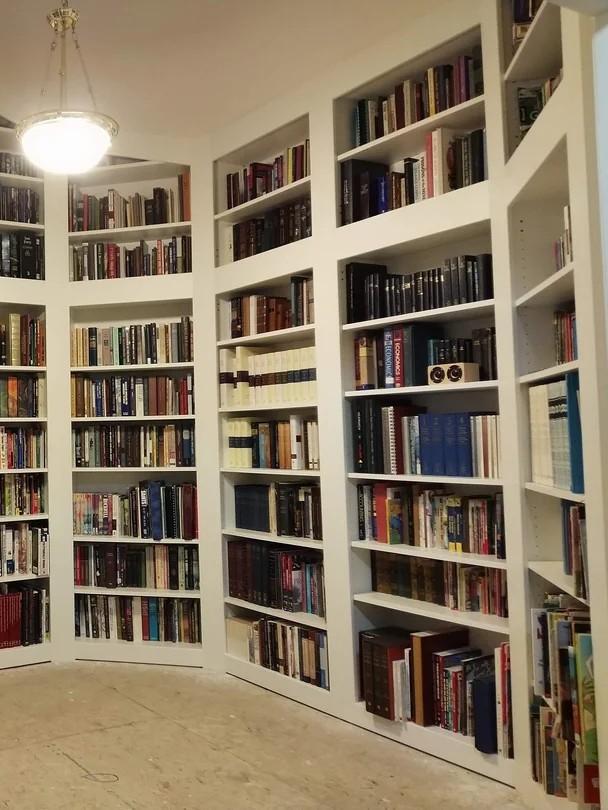 21 Smart Bookshelf Ideas for Small Bedrooms That Feel Cozy and Clutter Free smallhometours 2