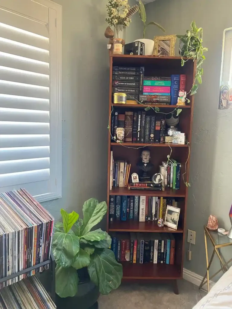 21 Smart Bookshelf Ideas for Small Bedrooms That Feel Cozy and Clutter Free smallhometours 9