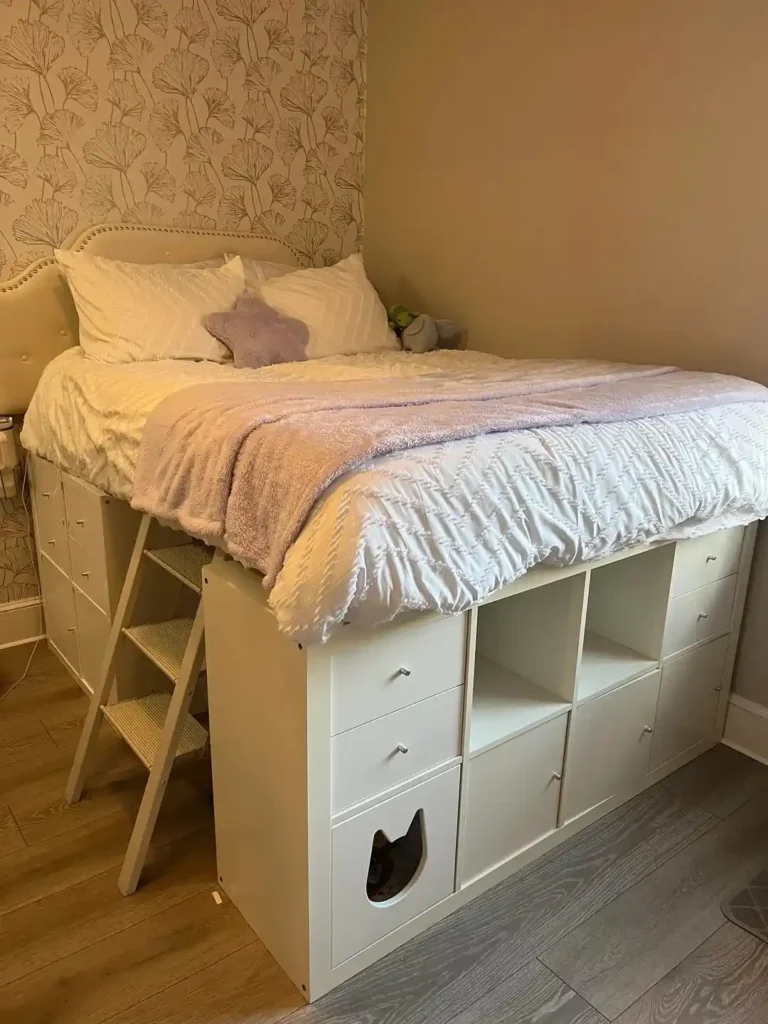 21 Smart Bookshelf Ideas for Small Bedrooms That Feel Cozy and Clutter Free smallhometours.com 3