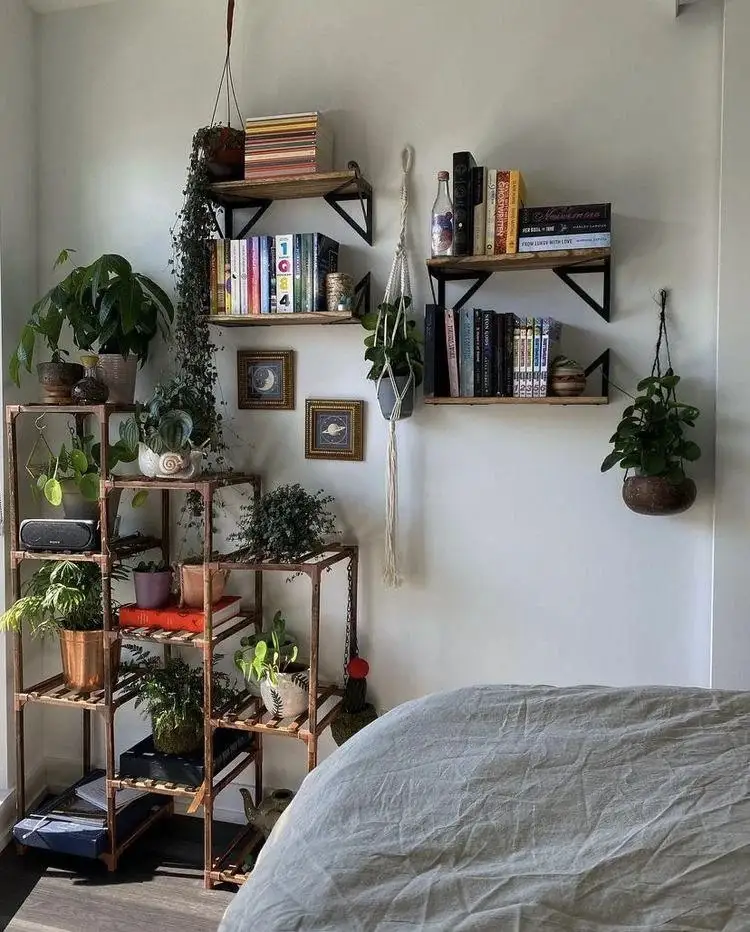 21 Smart Bookshelf Ideas for Small Bedrooms That Feel Cozy and Clutter Free smallhometours.com 1