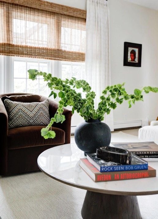 28 Coffee Table Centerpiece Ideas Youll Want to Copy This Weekend smallhometours.com 14