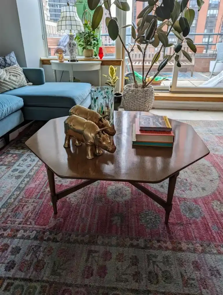 28 Coffee Table Centerpiece Ideas Youll Want to Copy This Weekend smallhometours.com 3