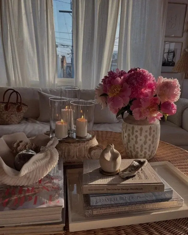 28 Coffee Table Centerpiece Ideas Youll Want to Copy This Weekend smallhometours.com 9