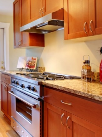 5 Best Paint Colors for Kitchens With Cherry Cabinets That Look Warm and Timeless smallhometours.com 5