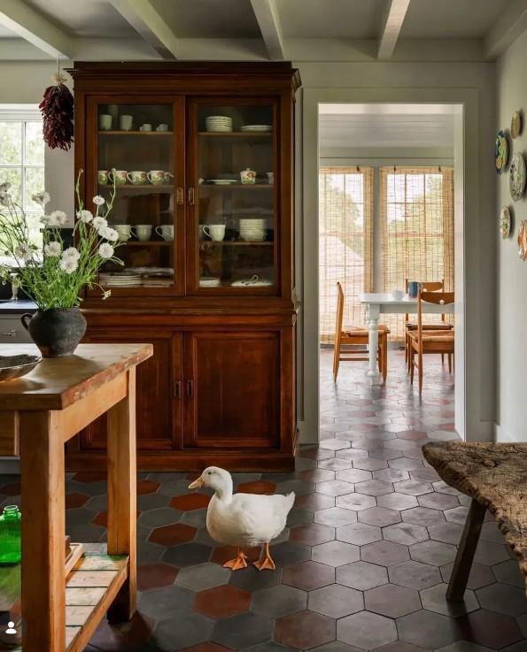 5 Best Paint Colors for Kitchens With Cherry Cabinets That Look Warm and Timeless smallhometours.com 7