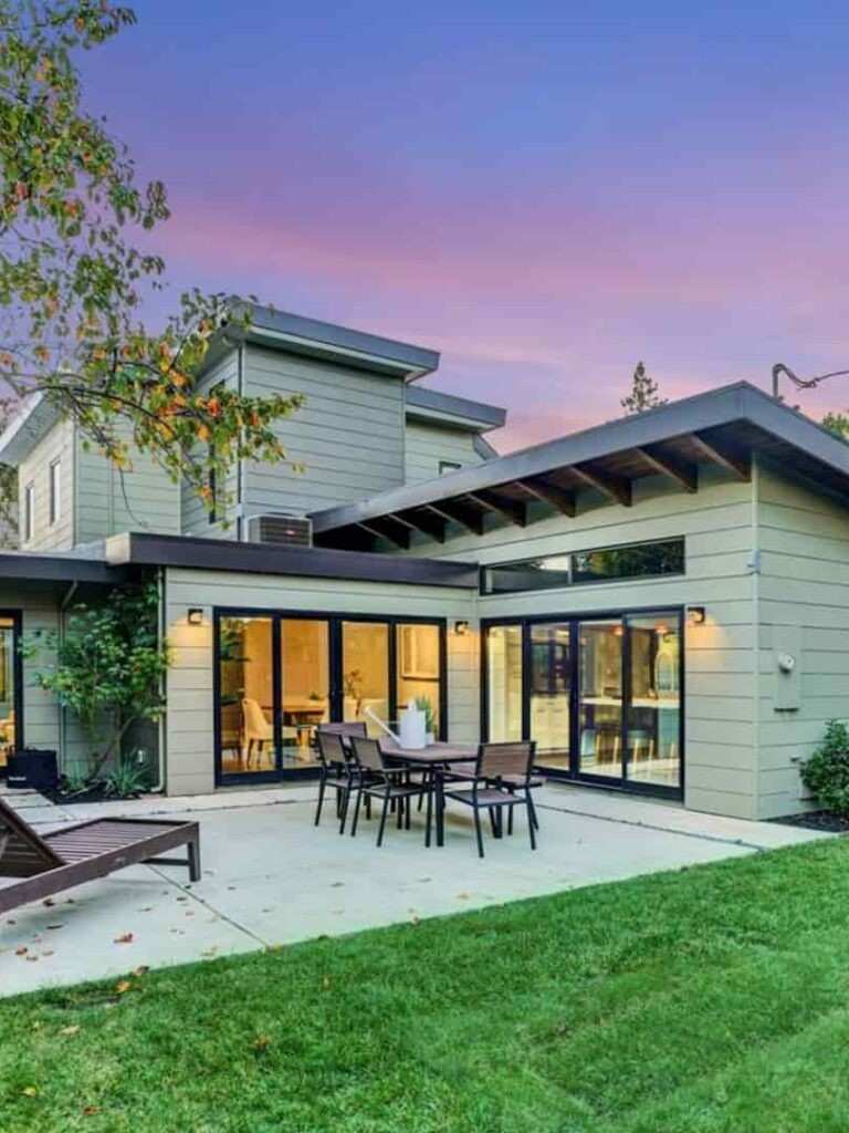 5 Best Paint Colors for Modern Exterior House That Look Stylish and Timeless smallhometours.com 11
