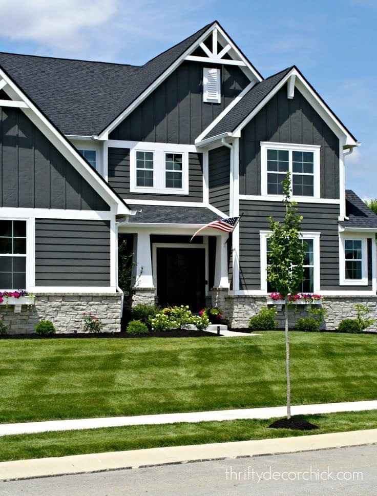 5 Best Paint Colors for Modern Exterior House That Look Stylish and Timeless smallhometours.com 4