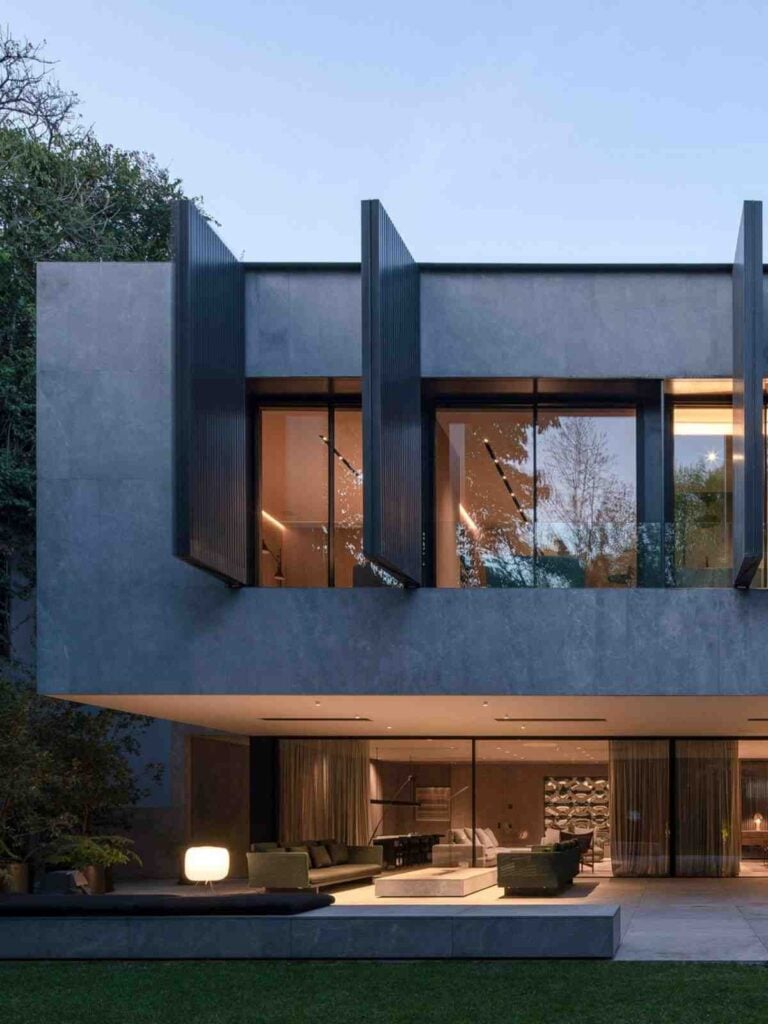 5 Best Paint Colors for Modern Exterior House That Look Stylish and Timeless smallhometours.com 5