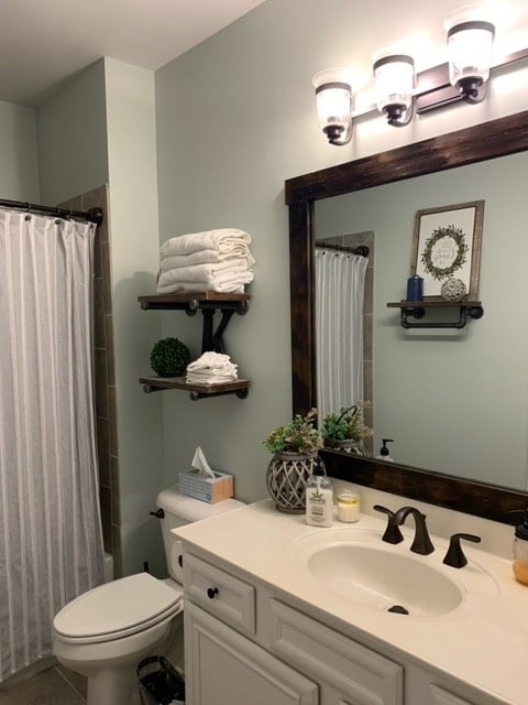 5 Best Sherwin Williams Paint Colors for Small Bathroom smallhometours.com 2