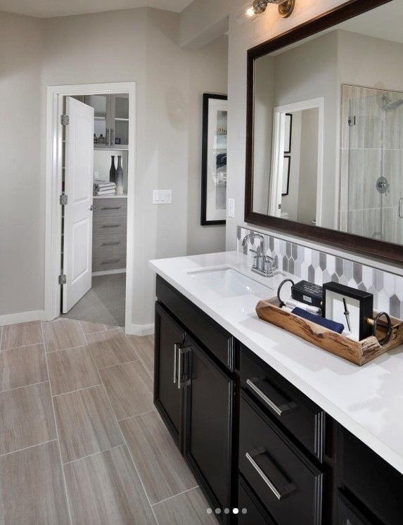 5 Best Sherwin Williams Paint Colors for Small Bathroom smallhometours.com 3