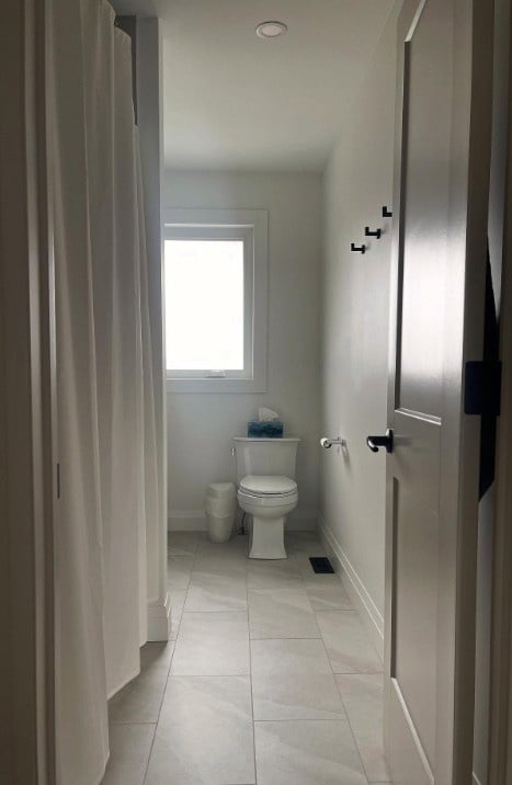 5 Best Sherwin Williams Paint Colors for Small Bathroom smallhometours.com 6